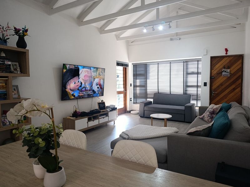 Stylish 2 bedroom beauty ready for you to move-in! - Photo 5