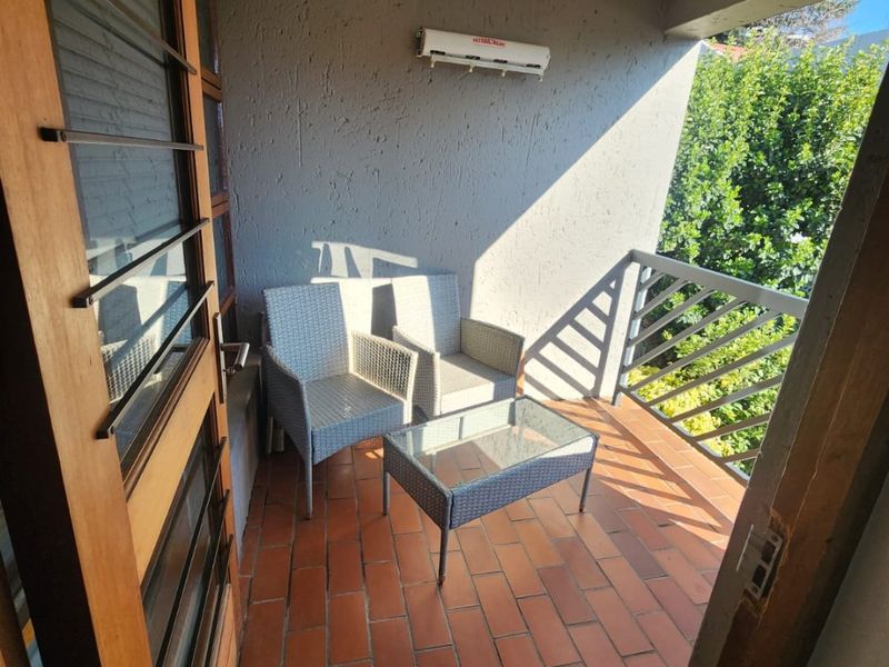 Stylish 2 bedroom beauty ready for you to move-in! - Photo 4