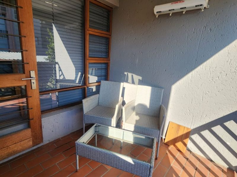 Stylish 2 bedroom beauty ready for you to move-in! - Photo 3