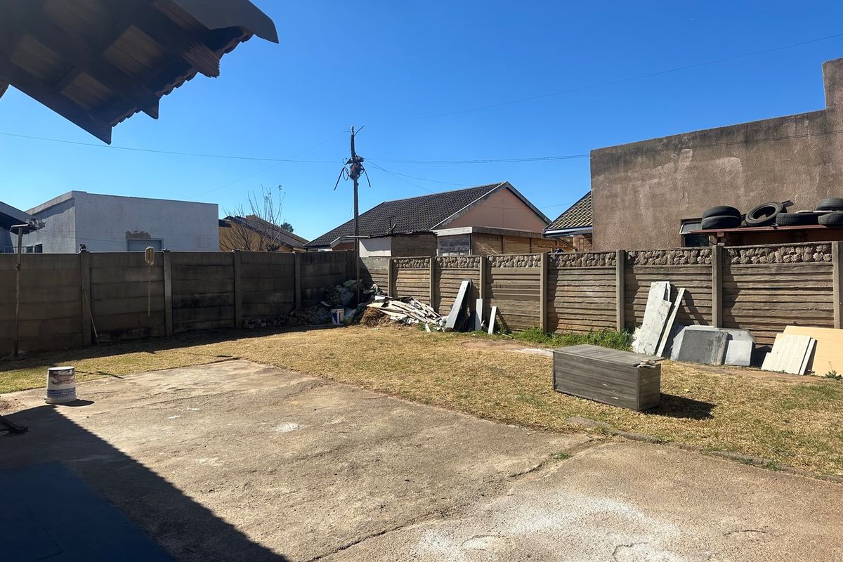 Family home for sale in Sebokeng zone 17 - Photo 5