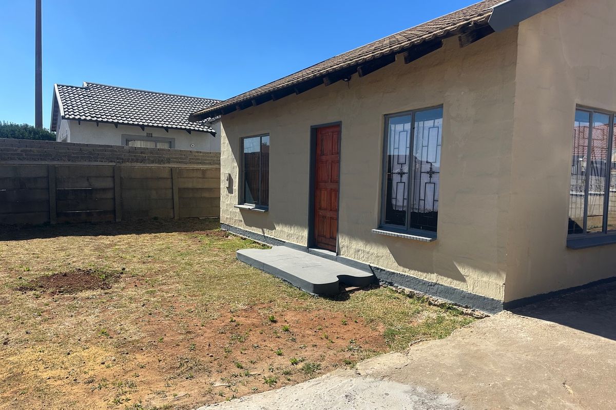 Family home for sale in Sebokeng zone 17 - Photo 4