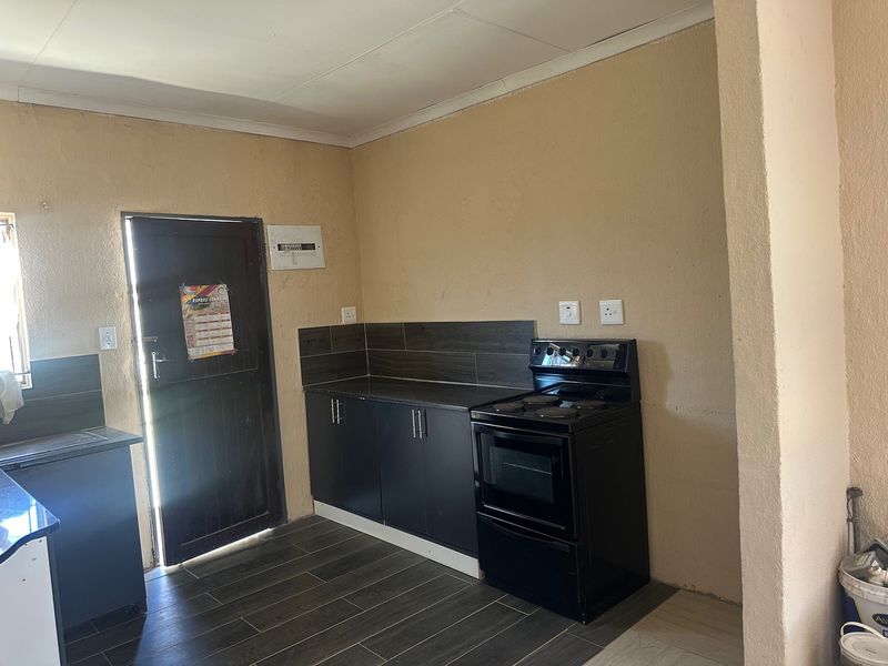 Family home for sale in Sebokeng zone 17 - Photo 9