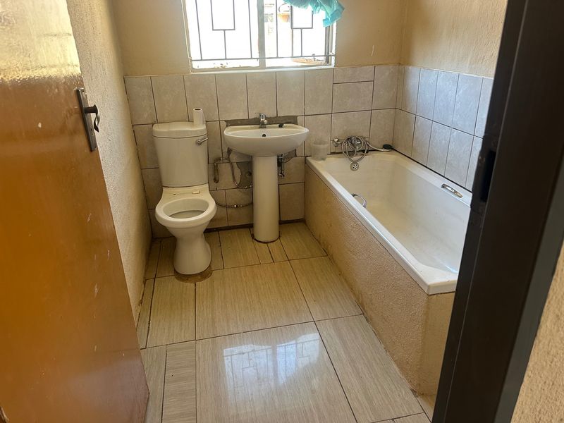 Family home for sale in Sebokeng zone 17 - Photo 7