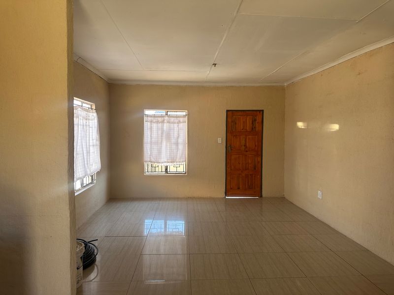 Family home for sale in Sebokeng zone 17 - Photo 6