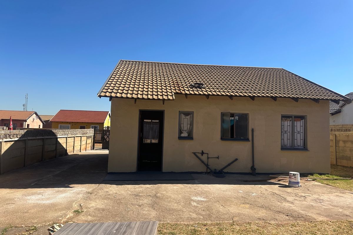 Family home for sale in Sebokeng zone 17 - Photo 3