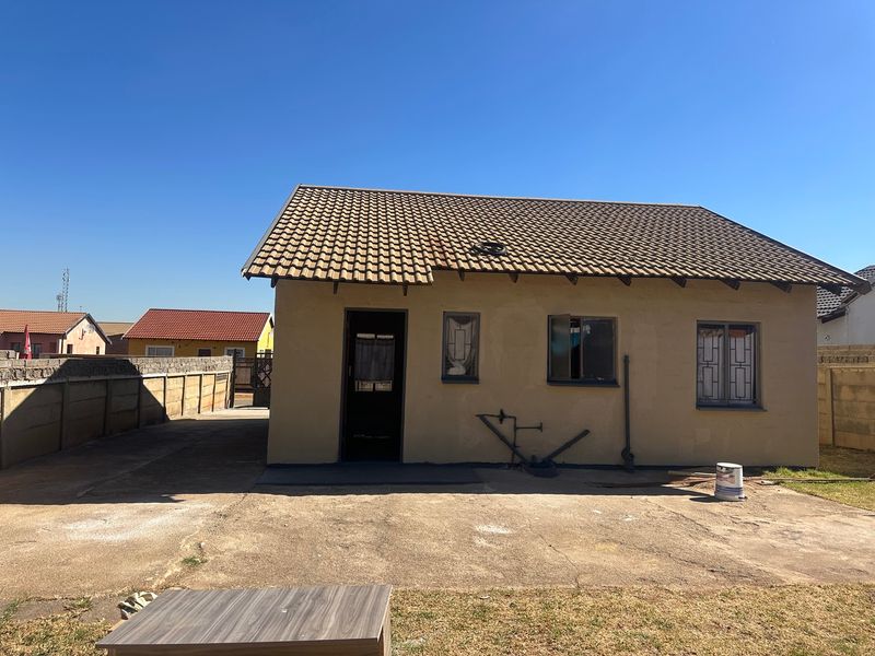 Family home for sale in Sebokeng zone 17 - Photo 3
