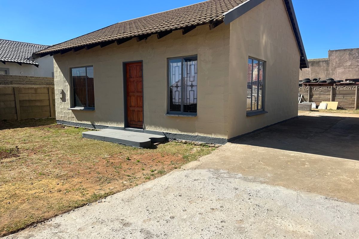 Family home for sale in Sebokeng zone 17 - Photo 2