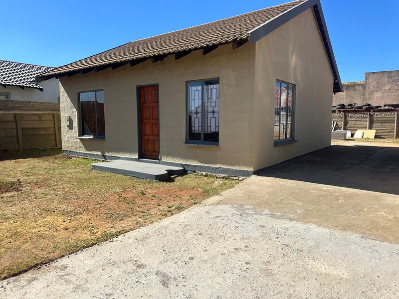 Family home for sale in Sebokeng zone 17 - Photo 2