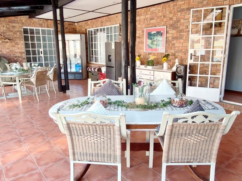 Stunning 3-Bedroom Home with Panoramic Dam Views - Photo 8