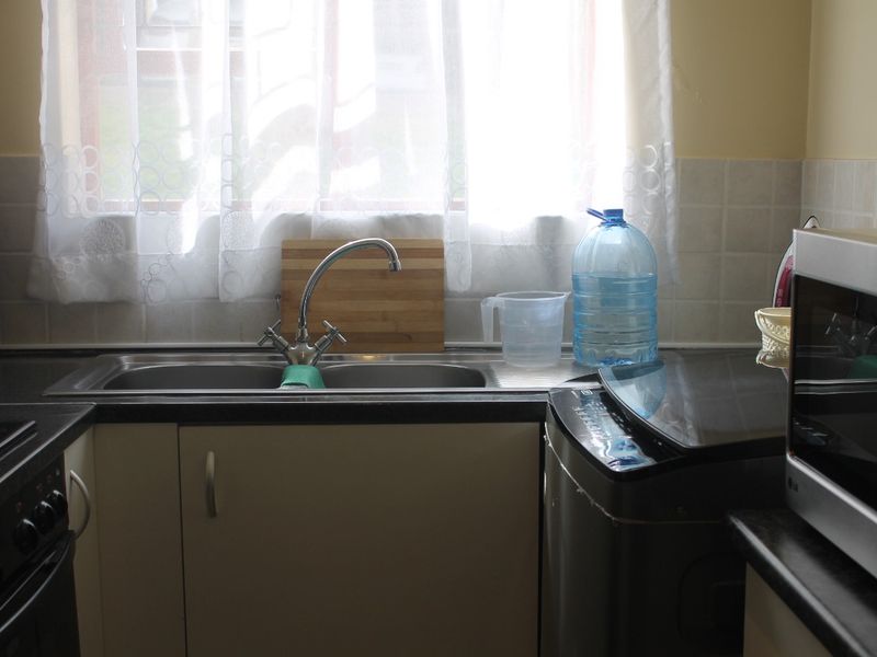 Tranquil Ground Floor Retreat – 2 Bedroom Apartment with Private Balcony - Photo 4