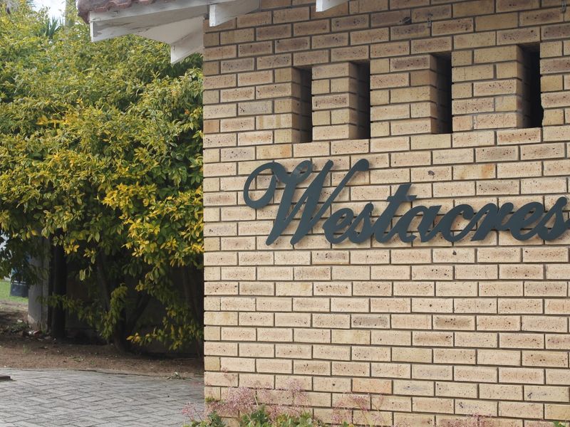 Tranquil Ground Floor Retreat – 2 Bedroom Apartment with Private Balcony - Photo 2