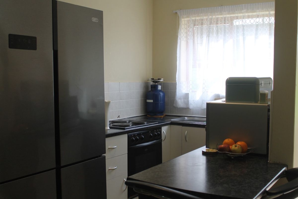 Tranquil Ground Floor Retreat – 2 Bedroom Apartment with Private Balcony - Photo 3