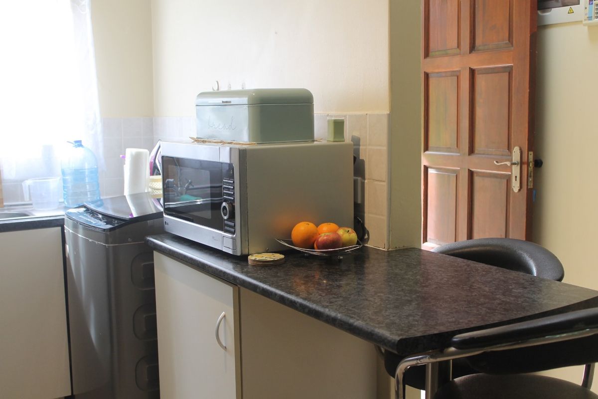 Tranquil Ground Floor Retreat – 2 Bedroom Apartment with Private Balcony - Photo 5