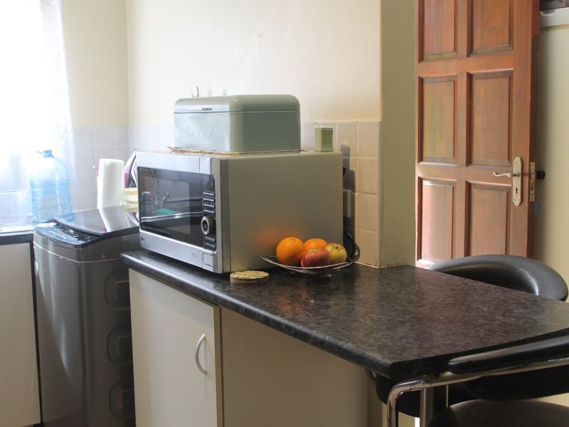 Tranquil Ground Floor Retreat – 2 Bedroom Apartment with Private Balcony - Photo 5