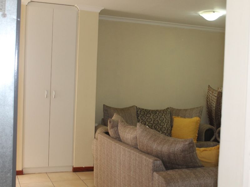 Tranquil Ground Floor Retreat – 2 Bedroom Apartment with Private Balcony - Photo 7