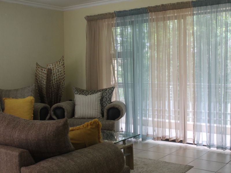 Tranquil Ground Floor Retreat – 2 Bedroom Apartment with Private Balcony - Photo 6