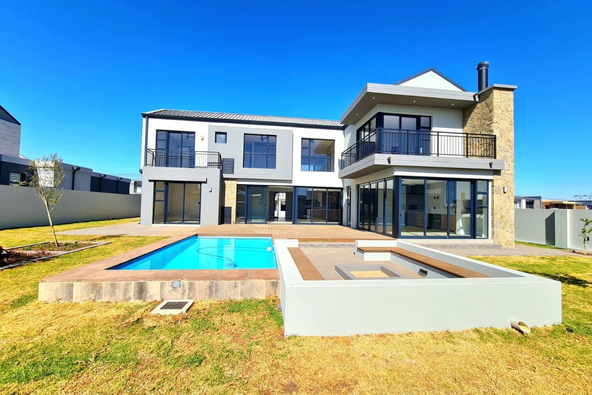 5 Bedroom Property For Sale In Midstream Heights  - Photo 2