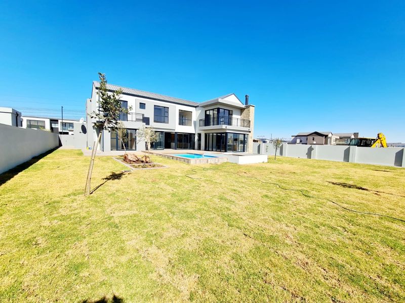 5 Bedroom Property For Sale In Midstream Heights  - Photo 9