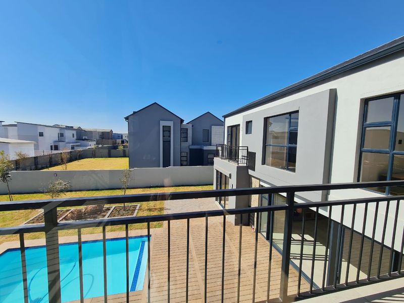 5 Bedroom Property For Sale In Midstream Heights  - Photo 7