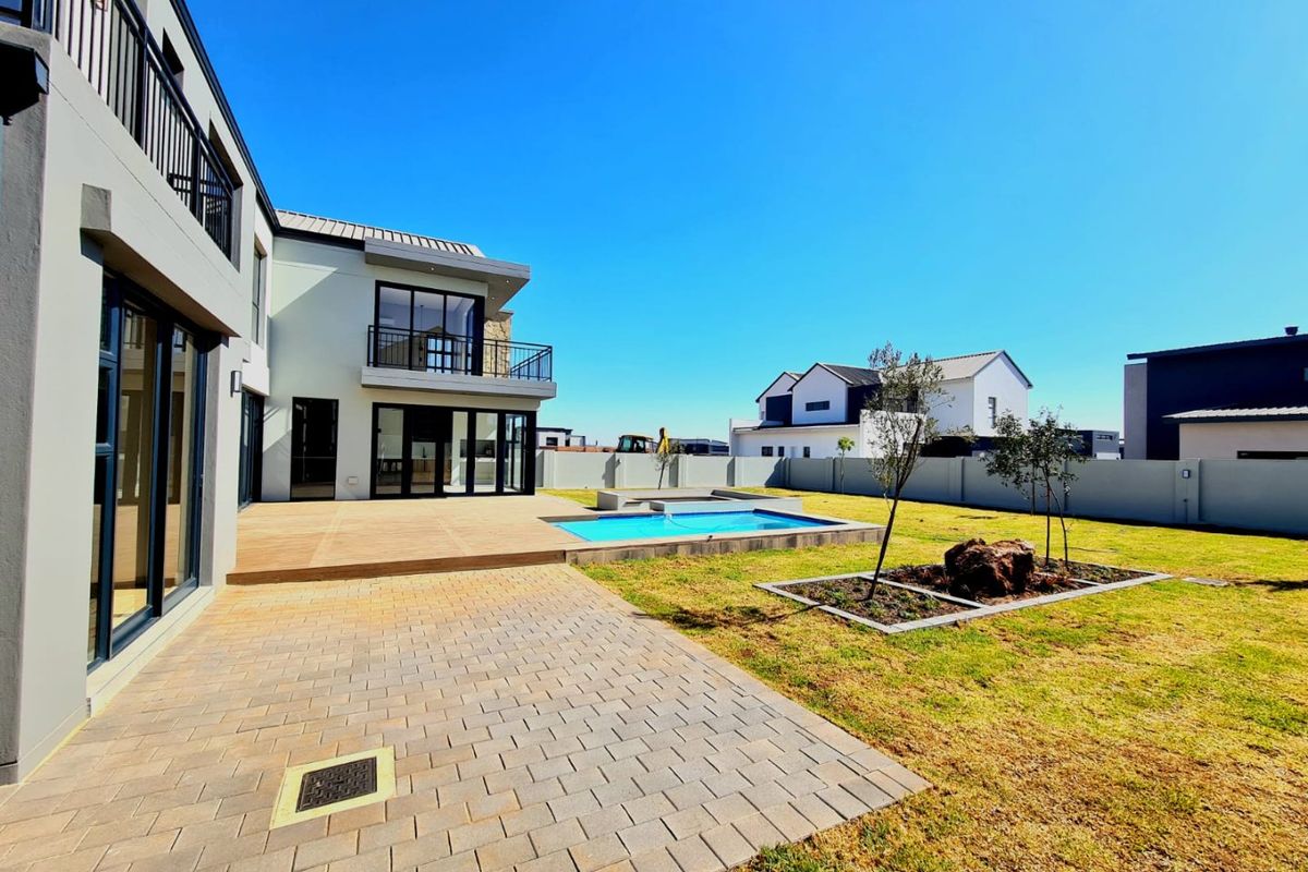 5 Bedroom Property For Sale In Midstream Heights  - Photo 4