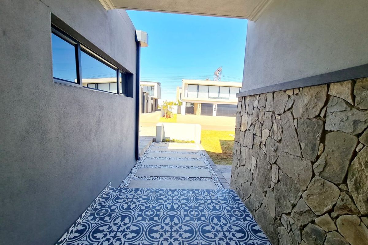 5 Bedroom Property For Sale In Midstream Heights  - Photo 5