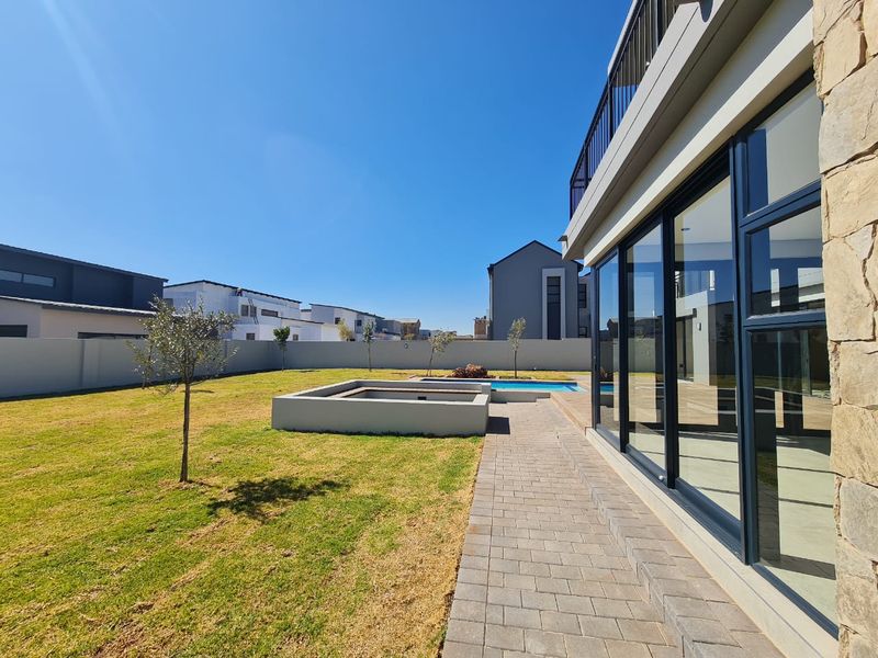 5 Bedroom Property For Sale In Midstream Heights  - Photo 8