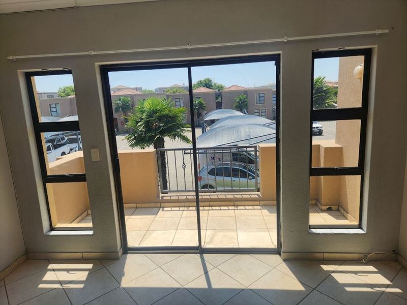 Charming 2-Bedroom Home with Pool - Photo 3