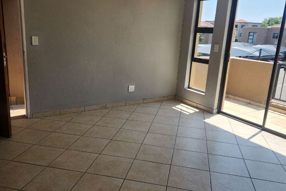 Charming 2-Bedroom Home with Pool - Photo 2