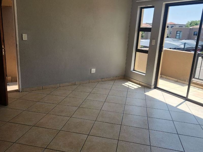 Charming 2-Bedroom Home with Pool - Photo 2