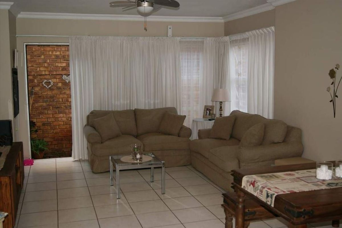 Neat 2-Bedroom Home with Garage - Photo 2