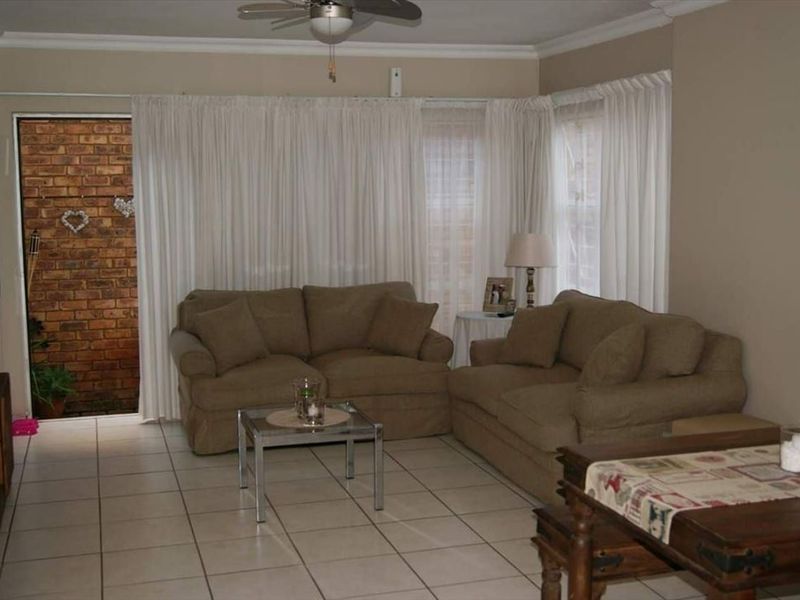 Neat 2-Bedroom Home with Garage - Photo 2