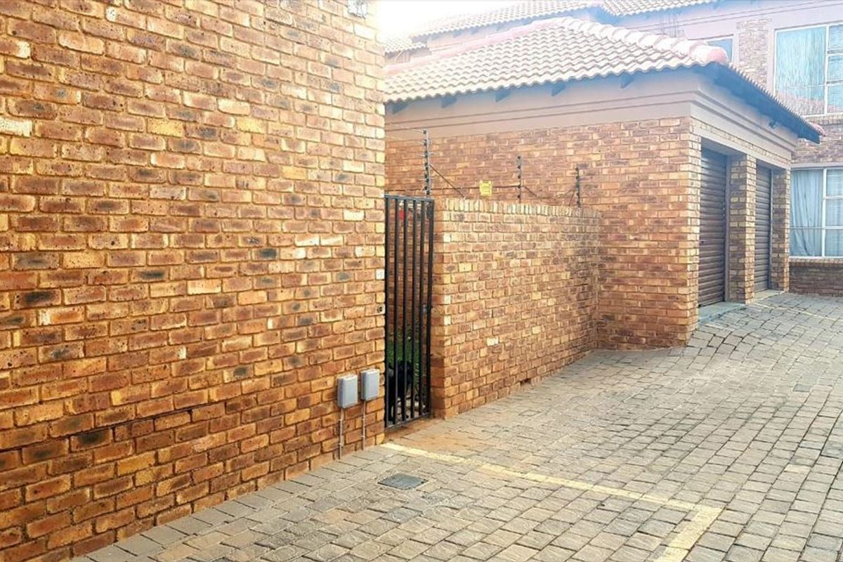 Neat 2-Bedroom Home with Garage - Photo 3