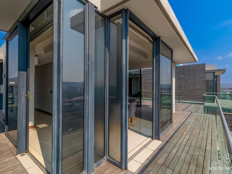 Luxurious 3-Bedroom Ensuite Penthouse with Pool and Stunning Views in Bedfordview - Photo 7