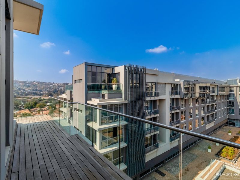 Luxurious 3-Bedroom Ensuite Penthouse with Pool and Stunning Views in Bedfordview - Photo 10