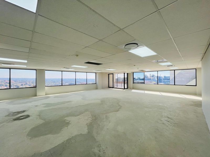 1066 Sqm prime office space - Photo 10