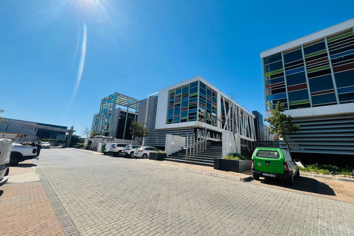 Modern 397m2 P-Grade Office Space in Bryanston | R185/m2 - Photo 2