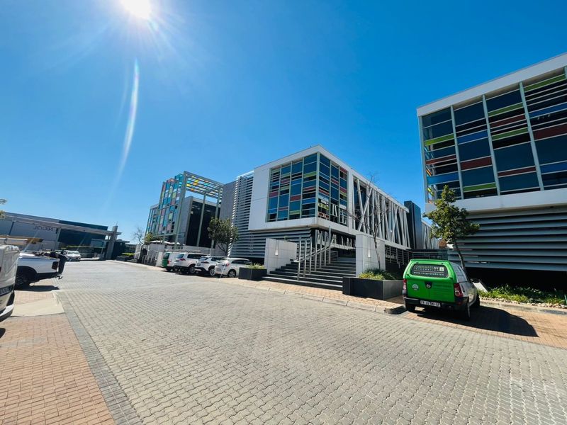 Modern 397m2 P-Grade Office Space in Bryanston | R185/m2 - Photo 2