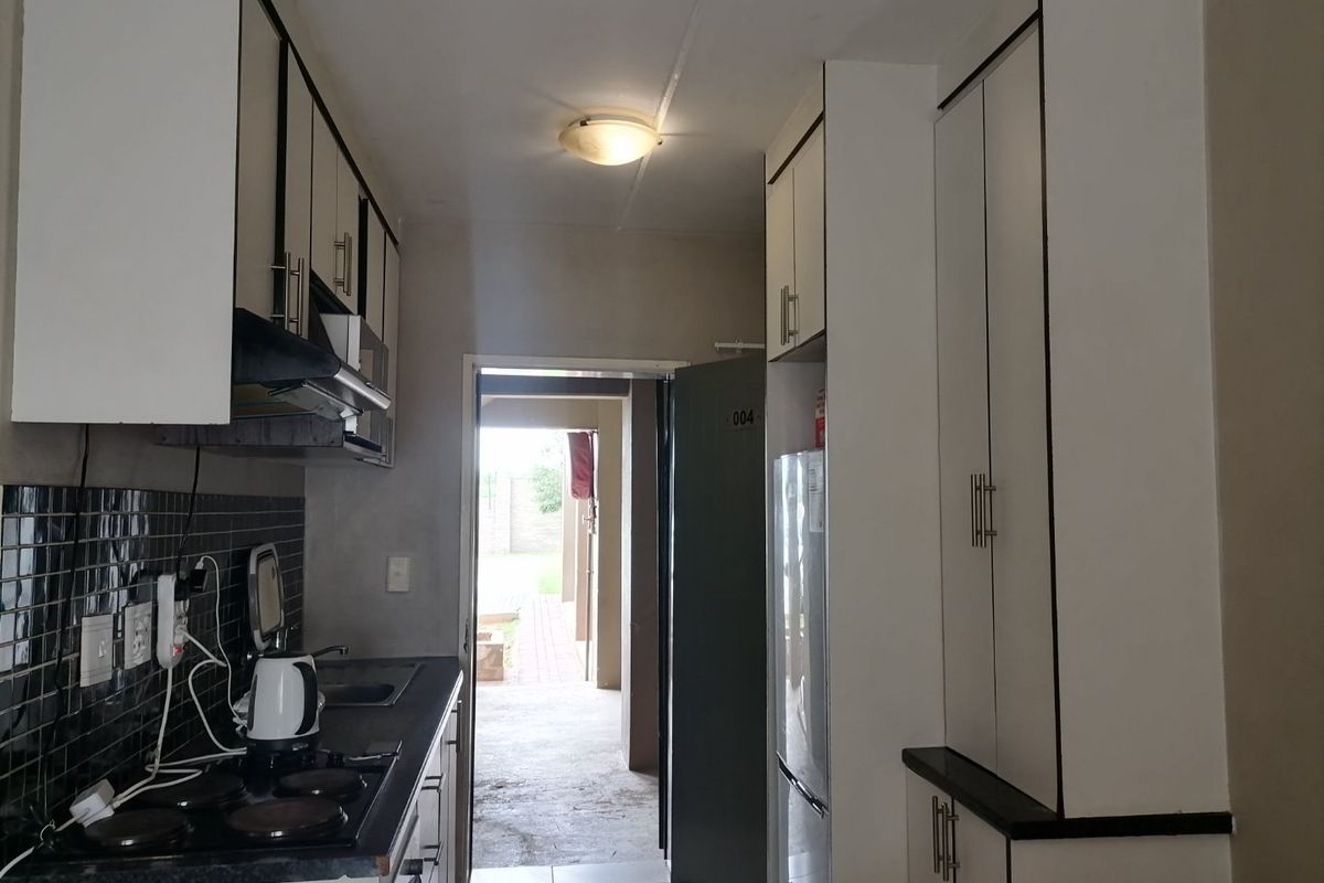 Two bedrooms Townhouse available for Sale at Fleurhof, Zambezi Road, Johannesburg - Photo 4