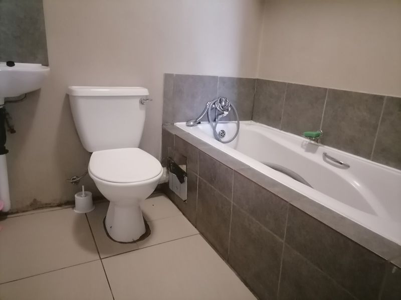 Two bedrooms Townhouse available for Sale at Fleurhof, Zambezi Road, Johannesburg - Photo 10