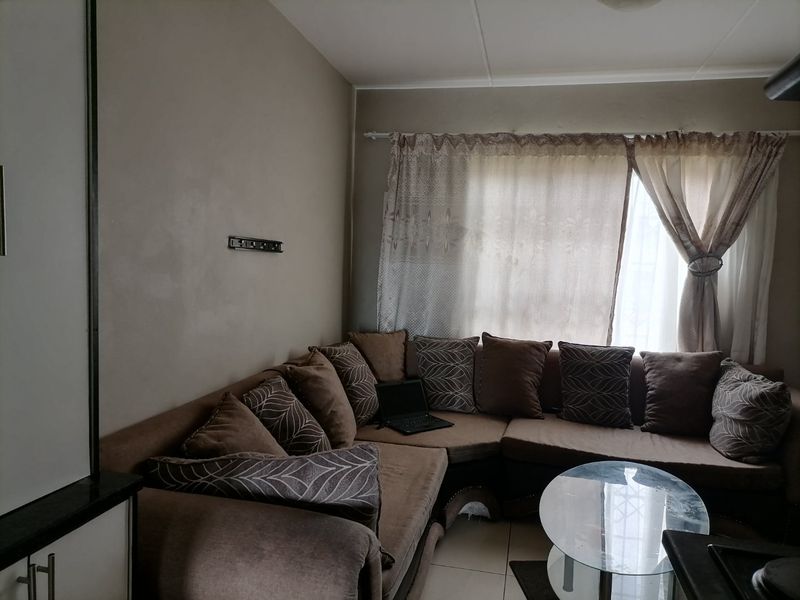 Two bedrooms Townhouse available for Sale at Fleurhof, Zambezi Road, Johannesburg - Photo 7