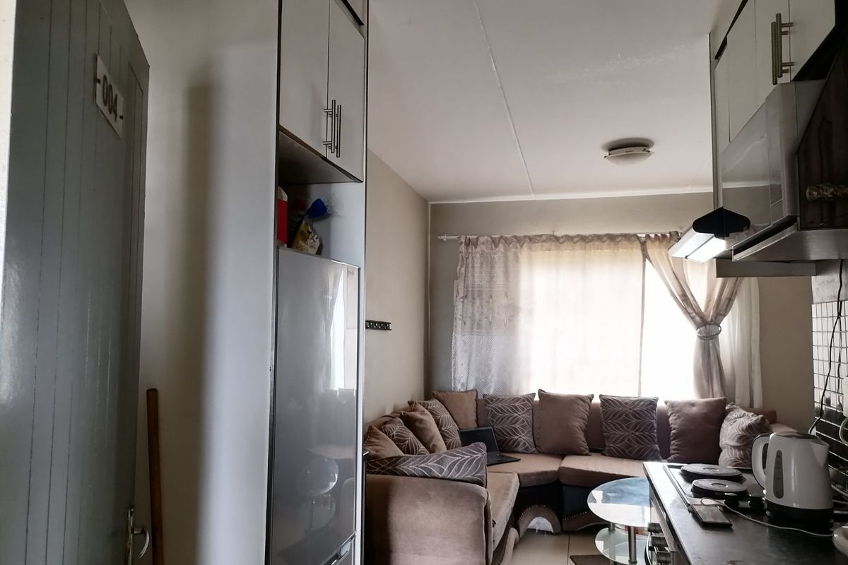 Two bedrooms Townhouse available for Sale at Fleurhof, Zambezi Road, Johannesburg - Photo 5