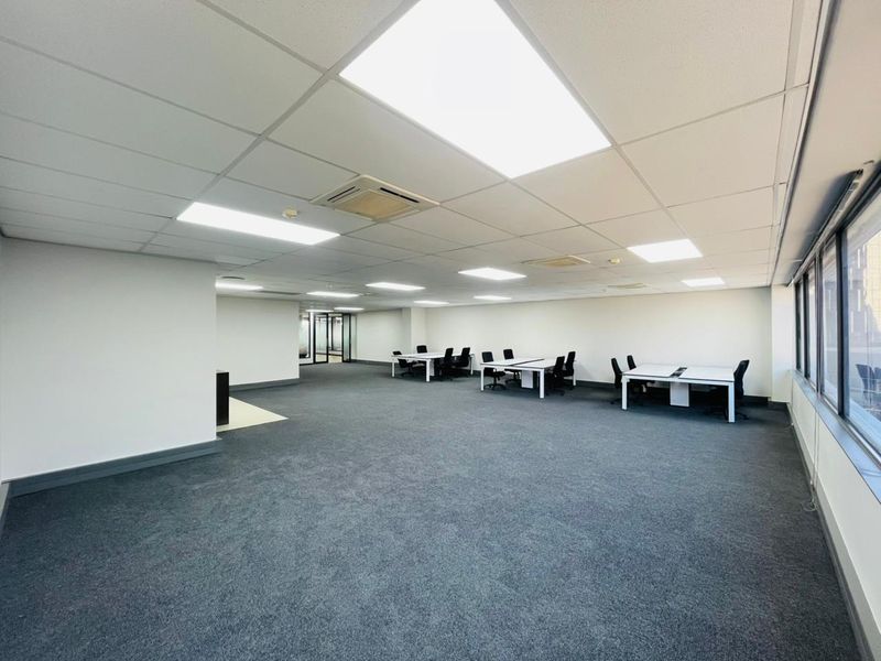 216 Sqm prime office space - Photo 10