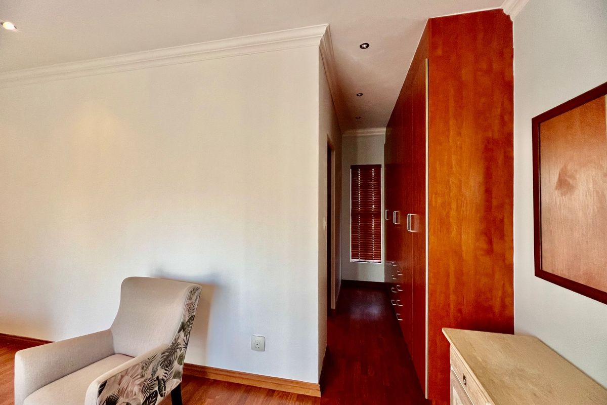 Elegant Family Home for Rent in Silver Lakes Golf Estate - Photo 5