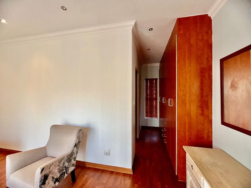 Elegant Family Home for Rent in Silver Lakes Golf Estate - Photo 5