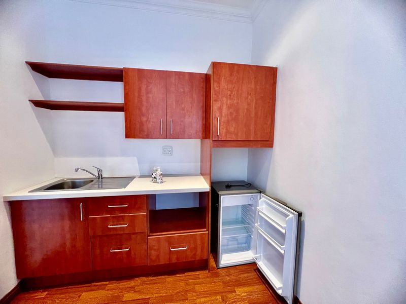 Elegant Family Home for Rent in Silver Lakes Golf Estate - Photo 3