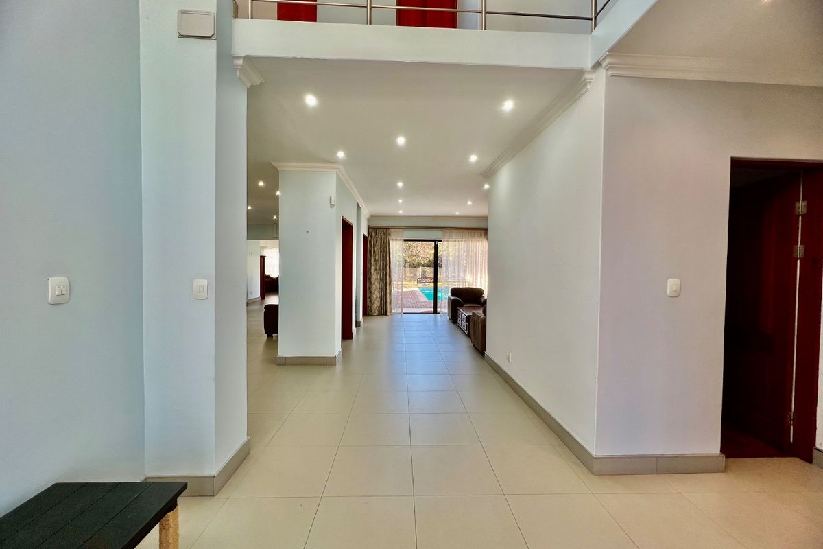 Elegant Family Home for Rent in Silver Lakes Golf Estate - Photo 2