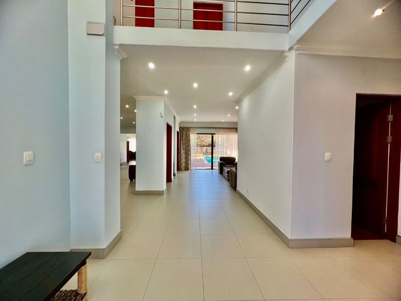 Elegant Family Home for Rent in Silver Lakes Golf Estate - Photo 2