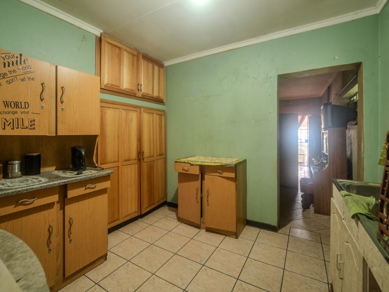 Charming Kriel Home with Flatlet and Swimming Pool - Photo 9