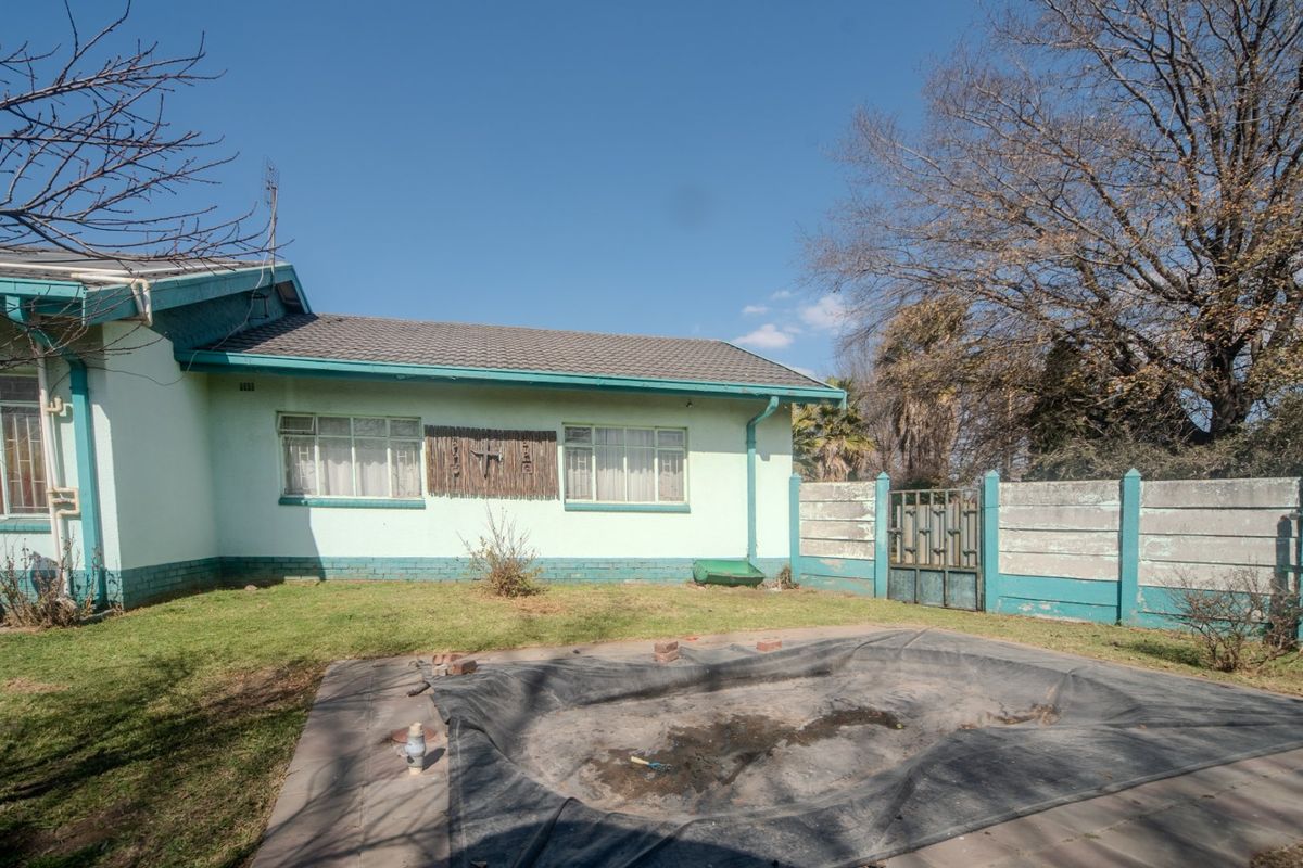 Charming Kriel Home with Flatlet and Swimming Pool - Photo 3