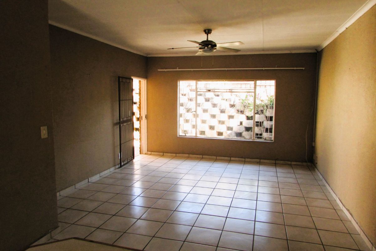 2 Bedroom Townhouse - White River Central - Photo 2